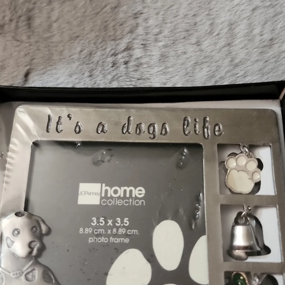 New 3.5 x 3.5 It's a Dogs Life Picture‎ Frame